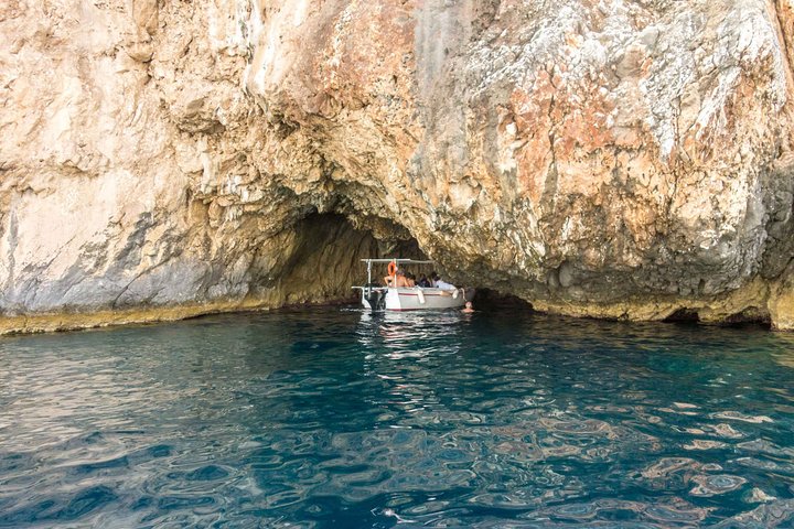 Private tour to Palaiokastritsa beach and Lakwnes village - Image 4