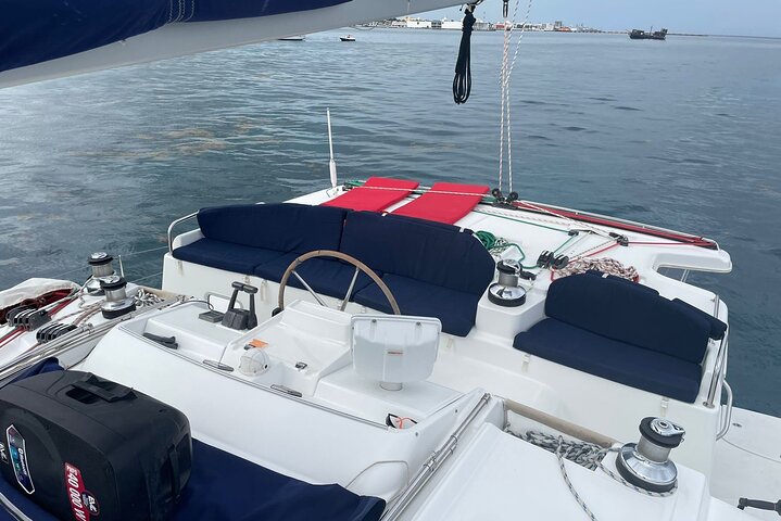 5 Hr Private Catamaran Cruise with lunch and drinks to 15-20 ppl - Image 3