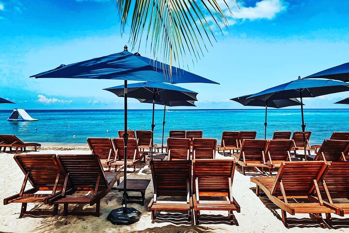 Beach day with food and drinks; and easy transportation in Cozumel - Image 1