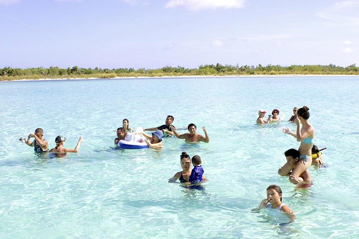 "First Lady" Private Marine Park Snorkel and El Cielo Sandbar Charter - Image 3