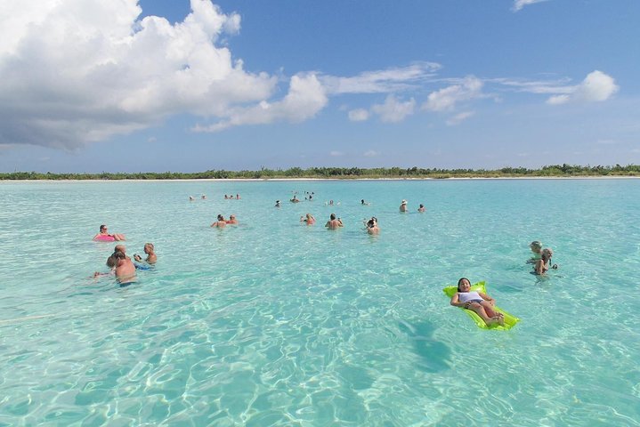 "First Lady" Private Marine Park Snorkel and El Cielo Sandbar Charter - Image 5