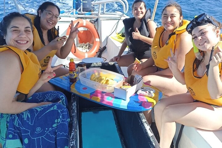 Snorkel along the coast, explore two reefs by Chivis del Mar  - Image 2