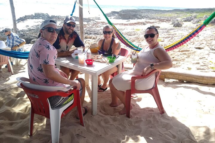Tacos and Private Bar Hop Tour in Cozumel - Image 2