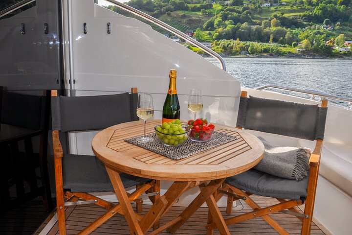 Private Day Cruise in Flåm and Gudvangen, Nærøyfjord - Image 3