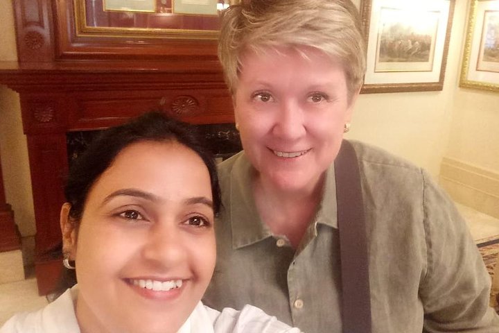Customized Old & New Delhi Shopping Tour with Female Consultant - Image 1