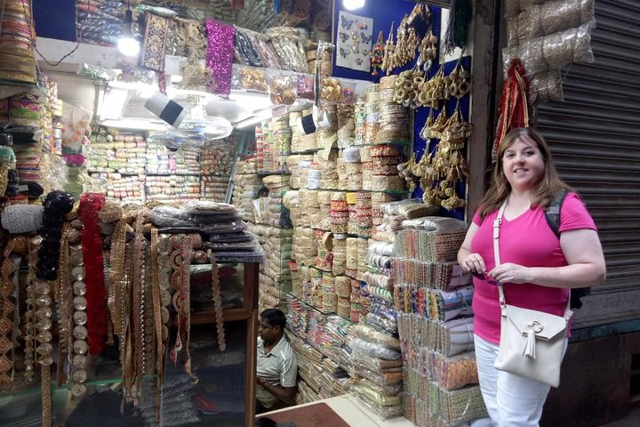 Customized Old & New Delhi Shopping Tour with Female Consultant - Image 3