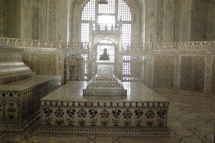 India's Best Seller-Taj Mahal and Agra Fort Tour From Delhi - Image 2