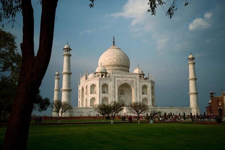 Same Day Taj Mahal Tour by Private Car from New Delhi - Image 3