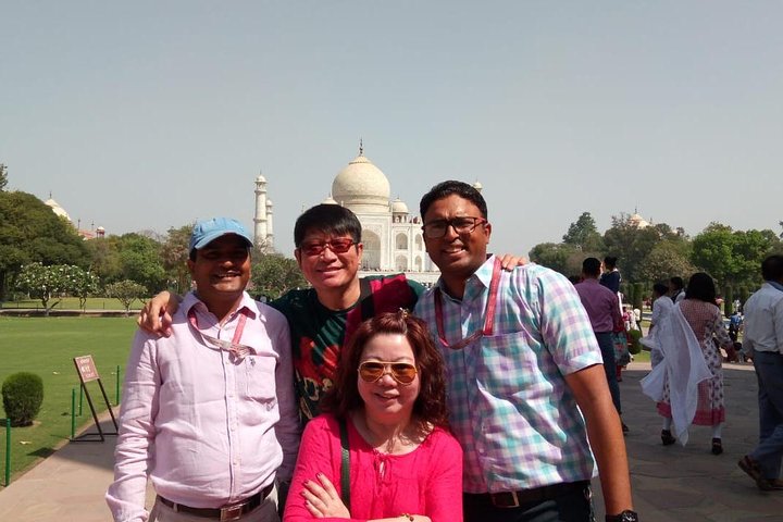 Sunrise at the Taj Mahal - Image 5