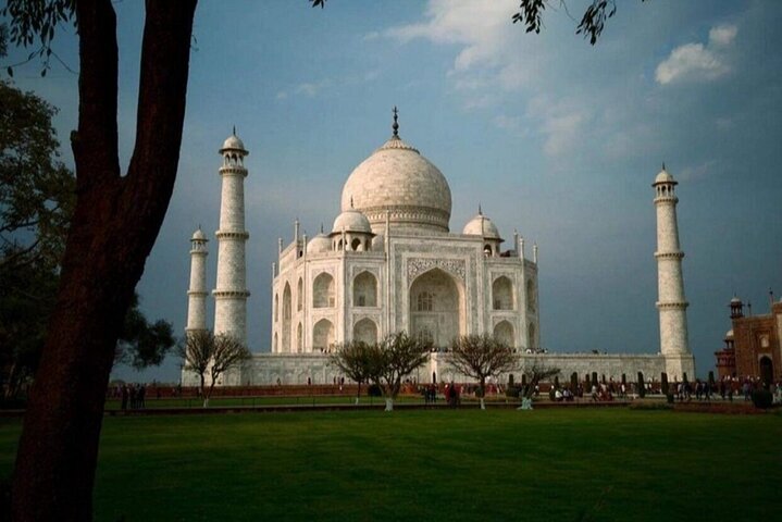 Taj Mahal Private Day Trip by Express Train with Lunch - Image 3