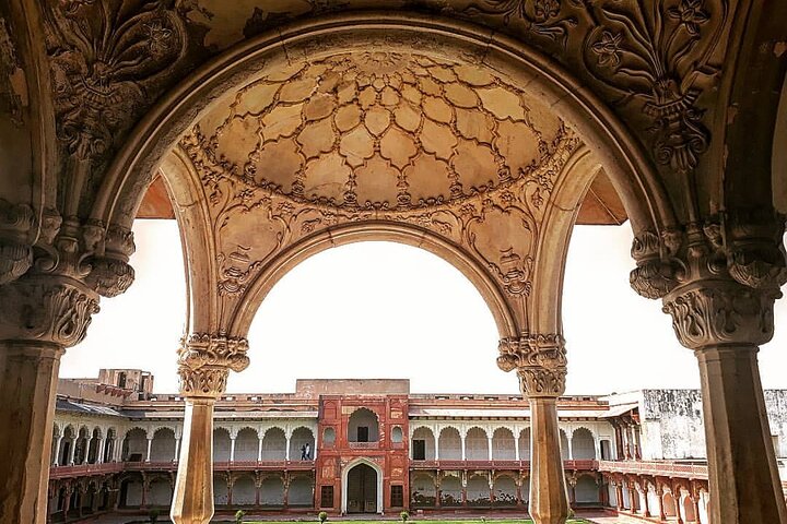 Taj Mahal Private Day Trip by Express Train with Lunch - Image 2