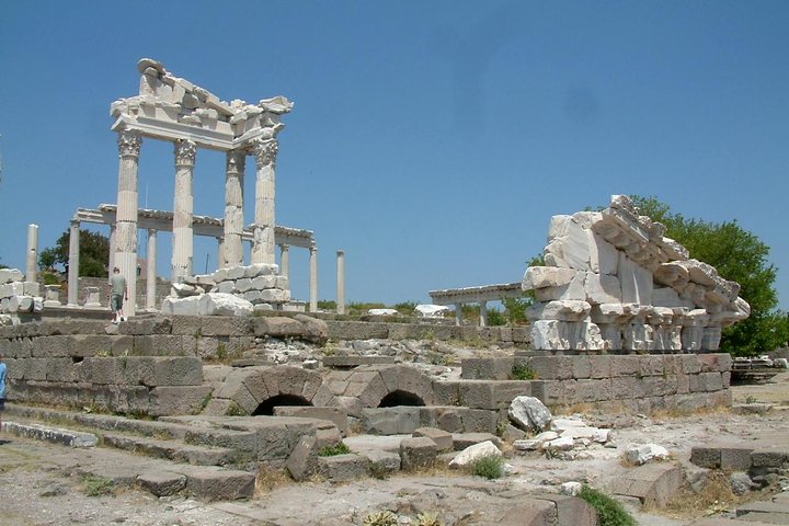 Pergamum Acropolis Asclepion From Izmir Private Guide and Vehicle - Image 2