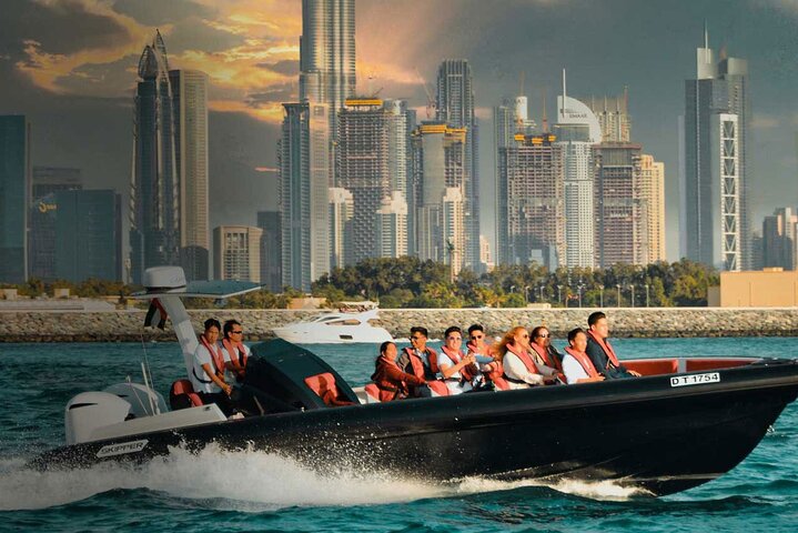 1-Hour Dubai Tour by Black Boat - Image 1