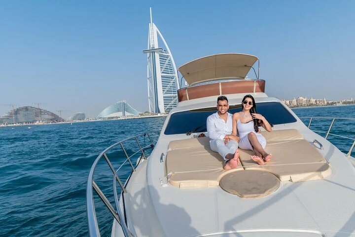 2-hours Shared Yacht Tour in Dubai Marina With Food and Drinks - Image 5