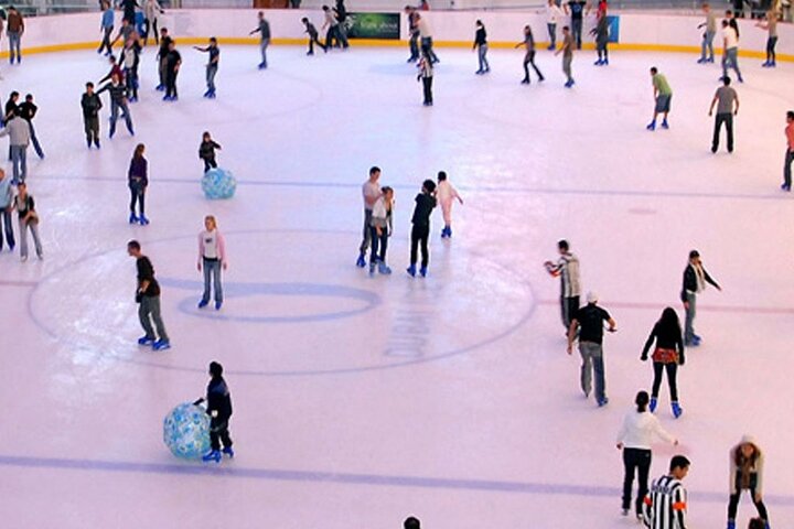 3-Hour Ice Skating Experience in Dubai with optional Transfer - Image 5