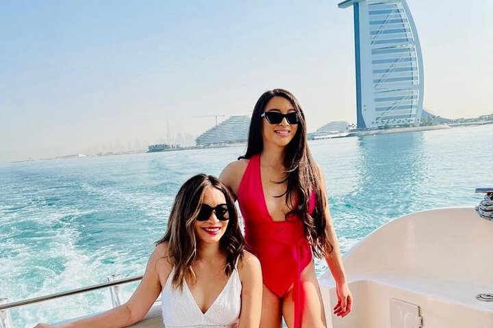 4-Hours Dubai Marina 50ft Private Luxury Yacht Sightseeing Tour - Image 4