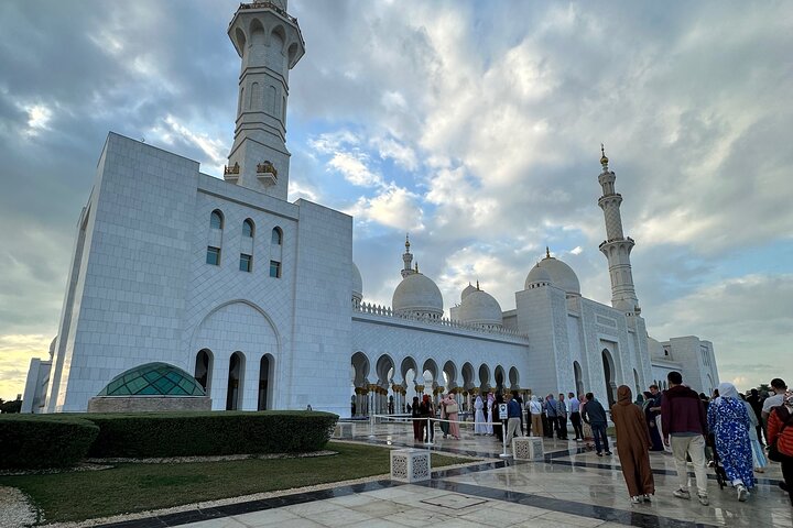 5 Hour Abu Dhabi Grand Mosque Private Tour - Image 4