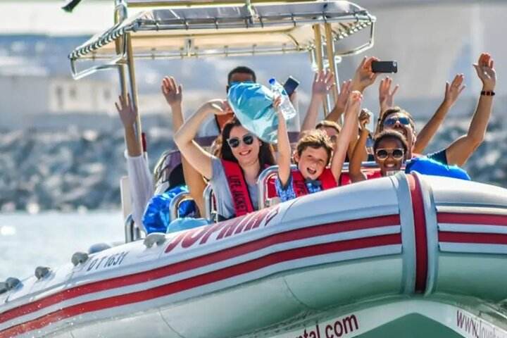60 Minute Speed Boat Ride in Dubai with Private Transfer - Image 1