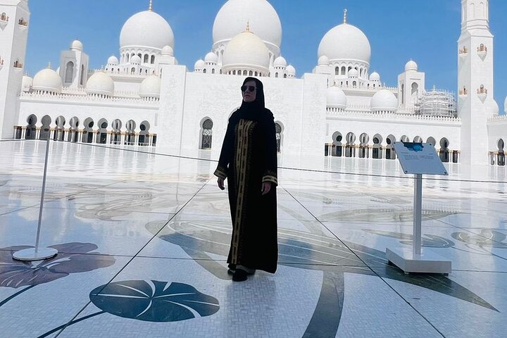 8 hours Abu Dhabi Grand Mosque and Qasar Al Watan Palace Tour  - Image 4