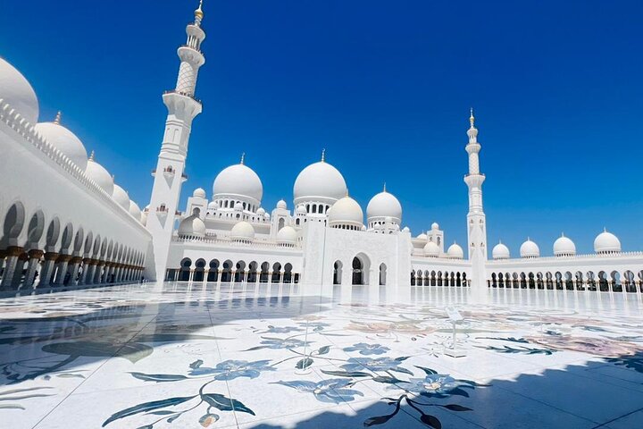 8 hours Abu Dhabi Grand Mosque and Qasar Al Watan Palace Tour  - Image 2
