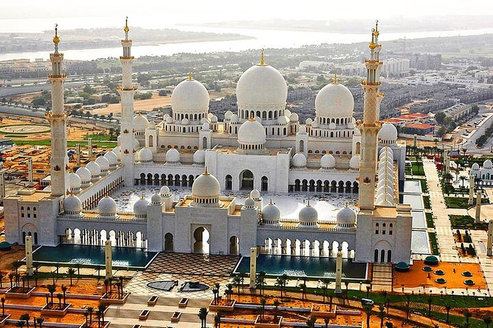 Abu Dhabi City Tour and Qasr AL Watan - Image 1