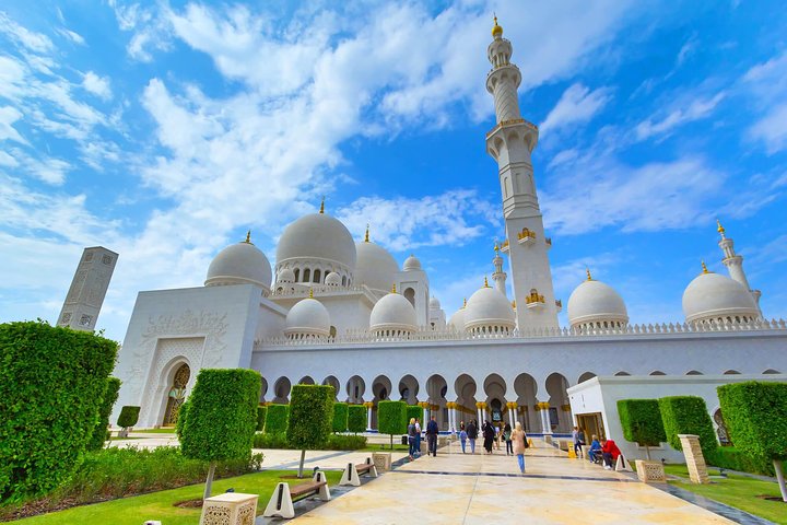 Abu Dhabi City Tour with Sheikh Zayed Grand Mosque from Dubai - Image 1