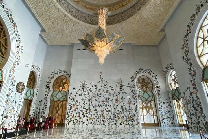 Abu Dhabi Day Trip with Grand Mosque and louvre Abu Dhabi - Image 3
