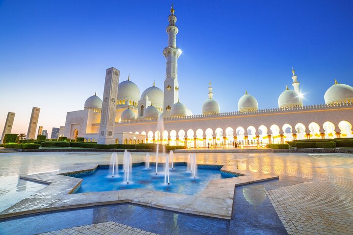 Abu Dhabi Mosque and Entry ticket to Warner Bros from Dubai - Image 2