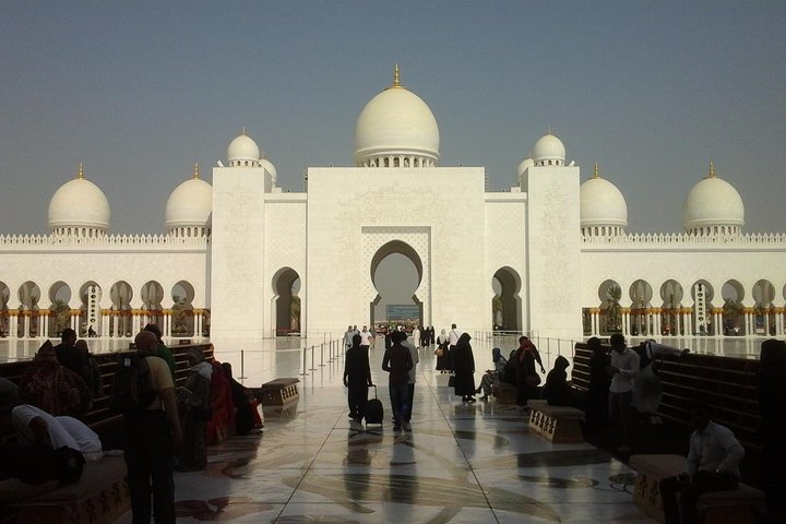 Abu Dhabi : Private Tour with professional Driver from Dubai - Image 1