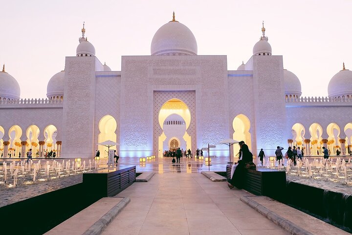 Abu Dhabi Sheikh Zayed Grand Mosque Tour - Image 2