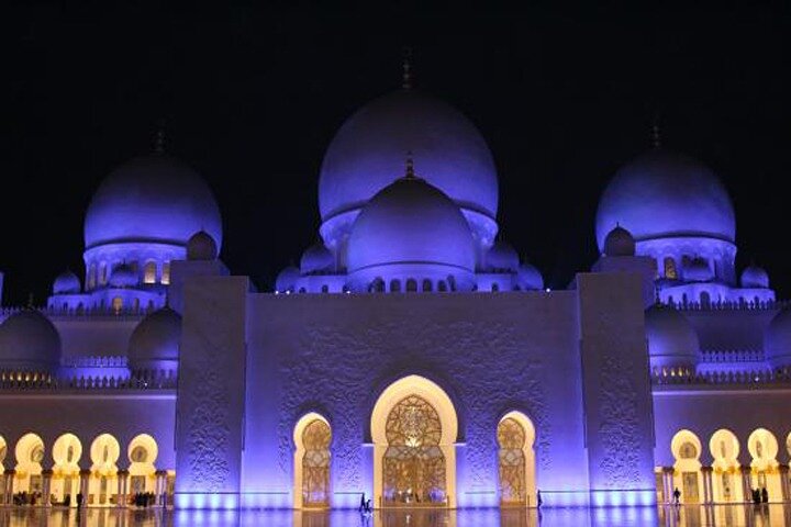 Abu Dhabi Sheikh Zayed Grand Mosque Tour - Image 4