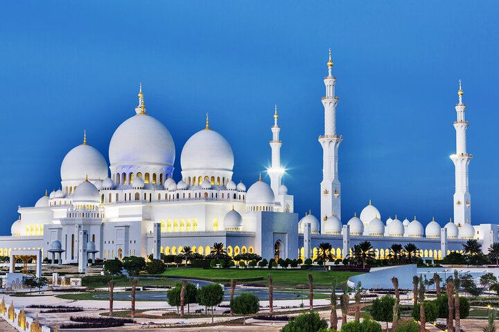 Abu Dhabi Small-Group Day Trip from Dubai by OceanAir™️ - Image 2