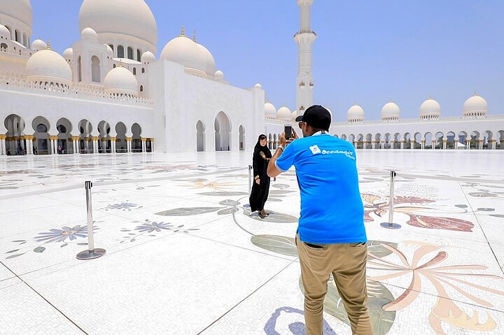 Abu Dhabi Small-Group Day Trip from Dubai by OceanAir™️ - Image 1