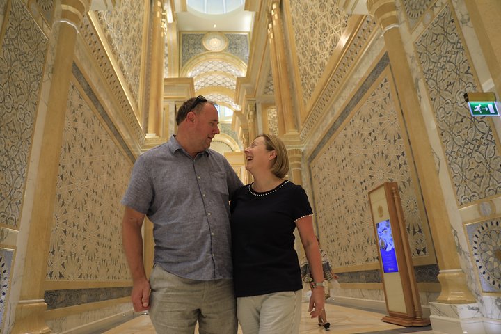 Abu Dhabi Small-Group Day Trip from Dubai by OceanAir™️ - Image 3