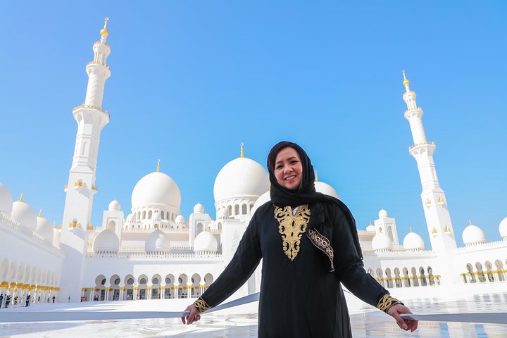 Abu Dhabi Small-Group Day Trip from Dubai by OceanAir™️ - Image 4
