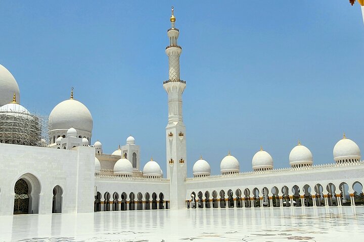 Abu Dhabi Tour from Dubai:The Mosque, Qasr Al watan, Etihad Tower - Image 5