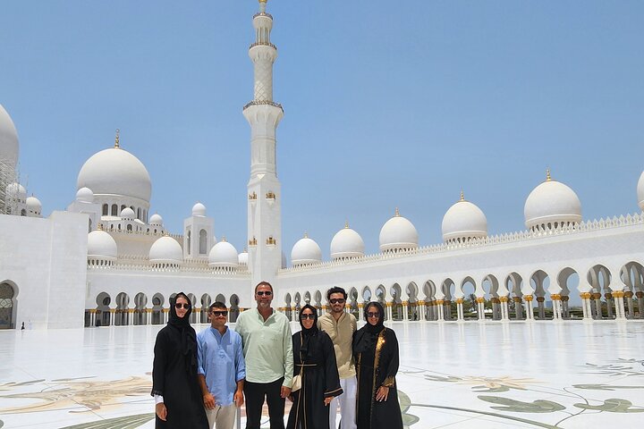 Abu Dhabi Tour from Dubai:The Mosque, Qasr Al watan, Etihad Tower - Image 4