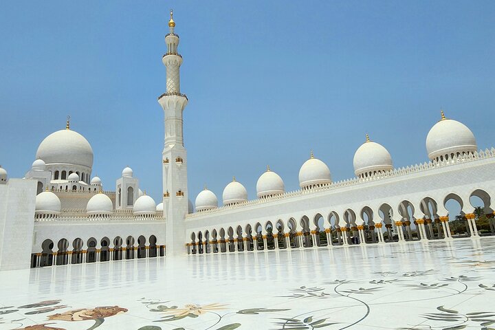 Abu Dhabi Tour from Dubai:The Mosque, Qasr Al watan, Etihad Tower - Image 3