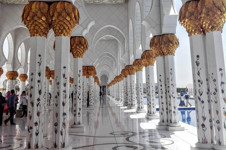 Abu Dhabi tour with Sheikh Zayed Grand Mosque ,and Qasr Al Watan - Image 4