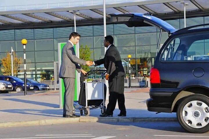 Airport Transfer "from and to" any where in Dubai - Image 1