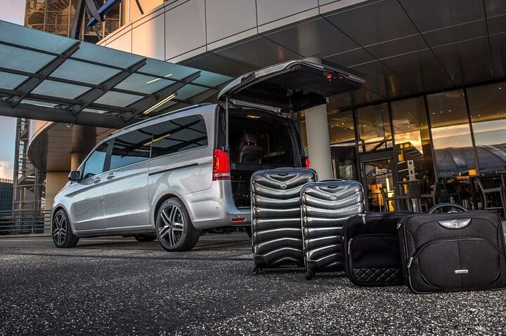 Airport Transfer "from and to" any where in Dubai - Image 2