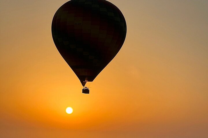 Amazing Hot Air Balloon Trip Over Dubai desert - Image 2