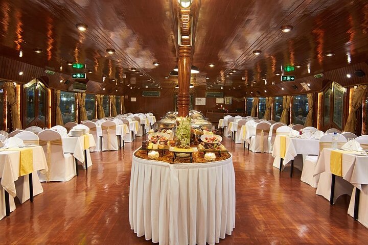 Beautiful Dhow Cruise in Dubai Marina With International Buffet with live shows - Image 5