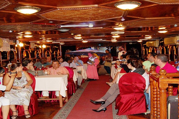 Beautiful Evening in Dubai Marina Cruise with Romantic Dinner with Live Shows - Image 4