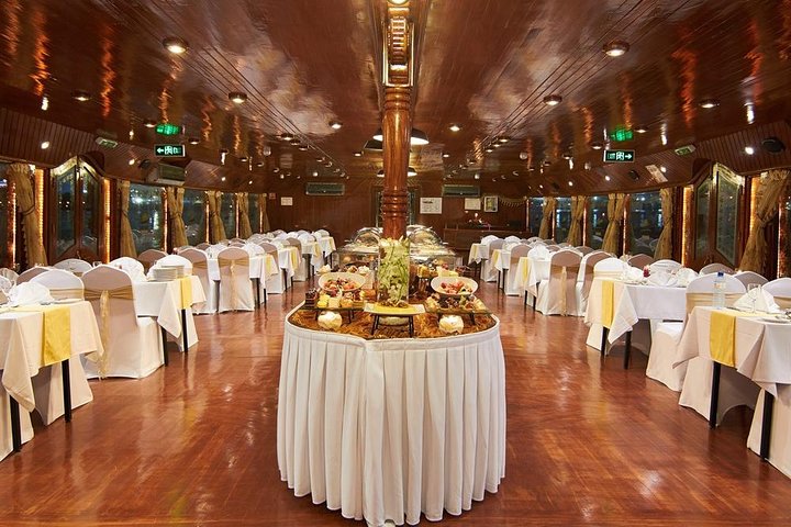 Beautiful Evening in Dubai Marina Cruise with Romantic Dinner with Live Shows - Image 2