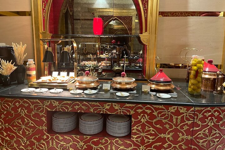 Burj Al Arab Guided Tour with Dinner at Al Iwan - Image 5