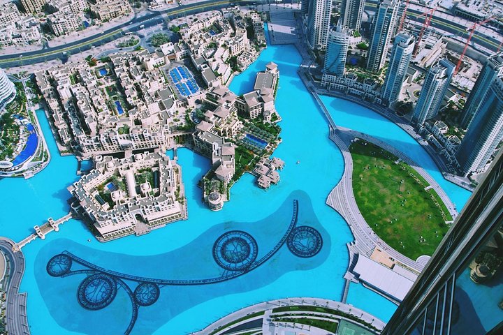Burj Khalifa and Musical Fountains - Image 5