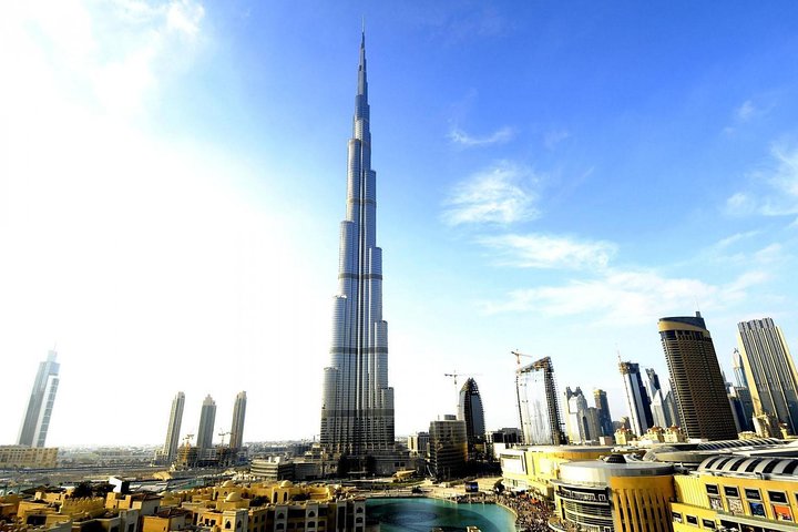 Burj Khalifa and Musical Fountains - Image 3