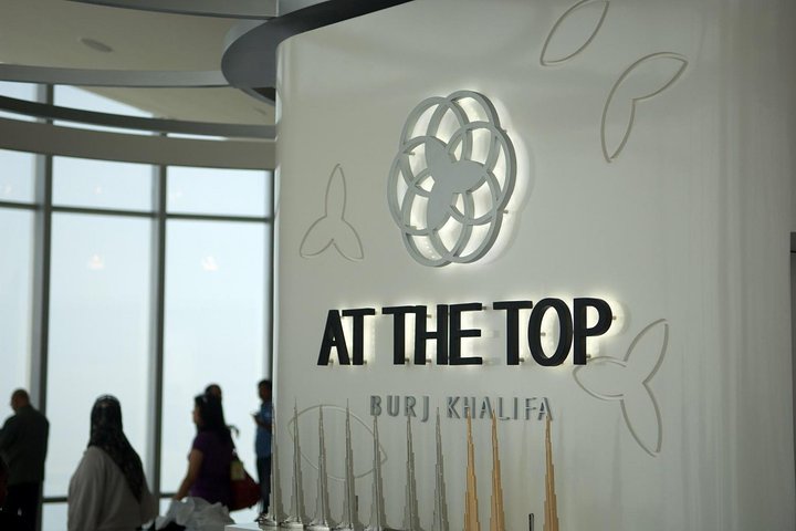 Burj Khalifa and Musical Fountains - Image 2