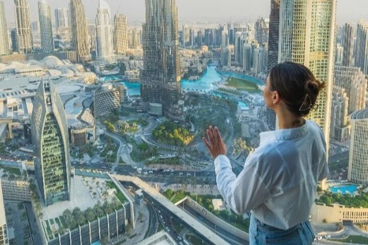 Burj Khalifa Lounge Access 152,153 and 154 with Optional Transfer - Image 2